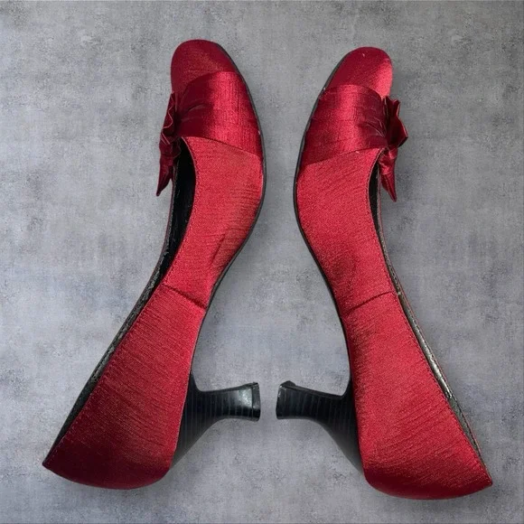 VTG MUDD RED Satin Kitten Heel Pumps Shoes Womens 9.5 Y2K Pin Up  Steampunk GlaM - Picture 4 of 9